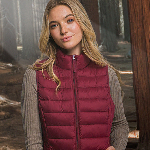 Ultra Light Puffer Vest in Burgundy