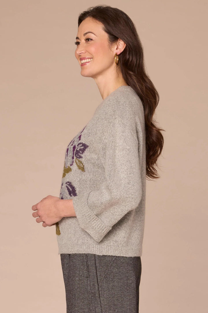 Round Neck Floral Jacquard Sweater