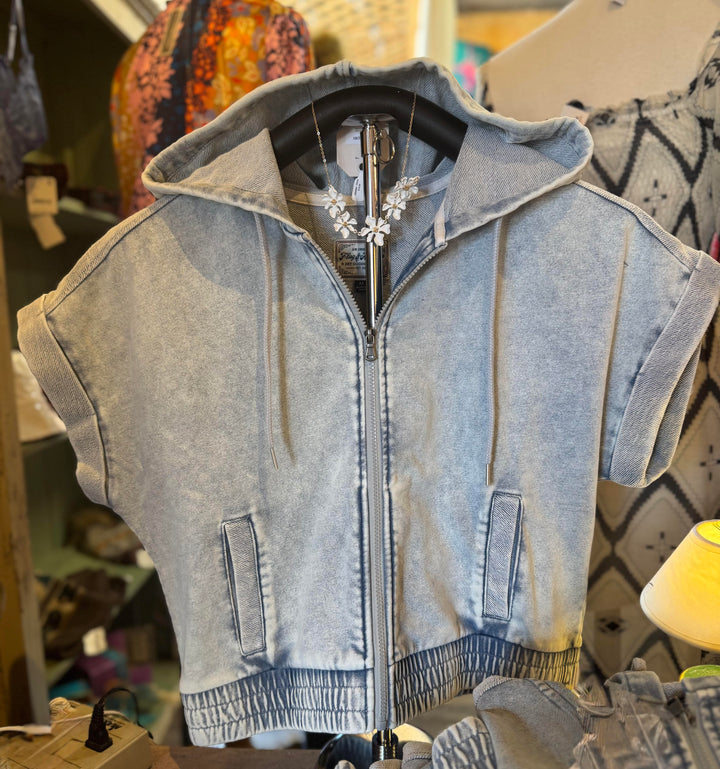 Blaine Short-sleeve Hoodie w/ Zipper