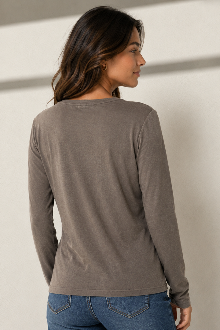 Long Sleeve V-Neck Tee in Pine Bark