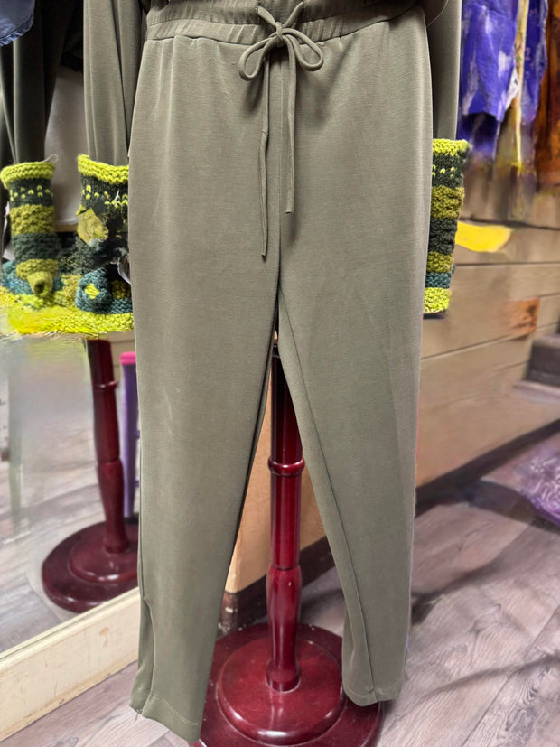 Straight leg pant w/ zipper